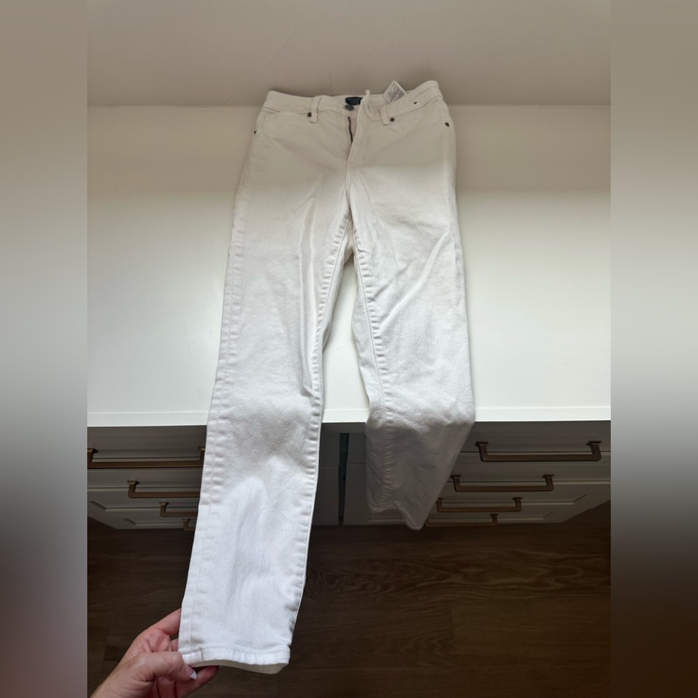 Abercrombie size 4 high rise super skinny white jeans
